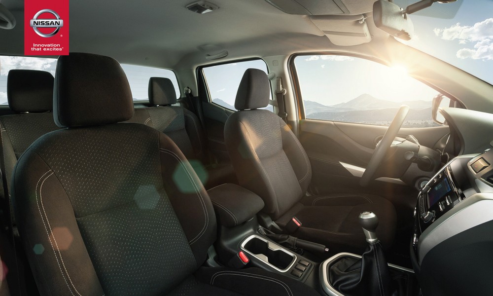 Nissan Frontier Campaña Blanca image